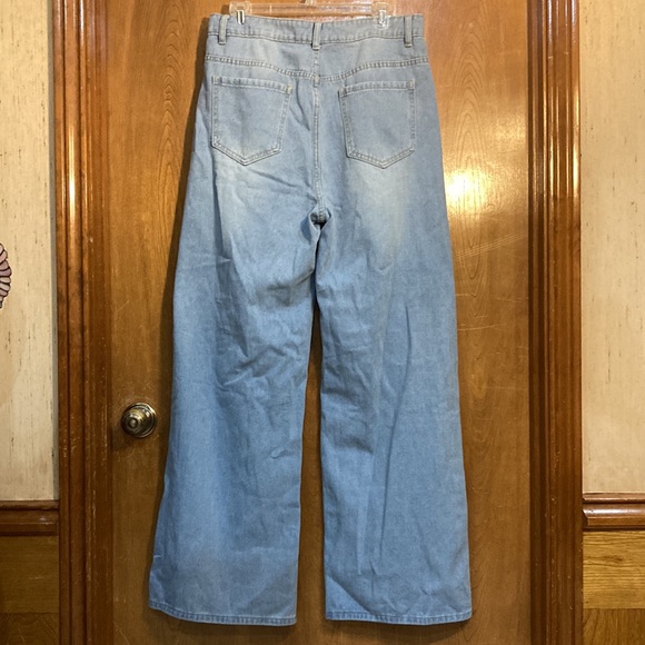 NWOT JEANS JEANS High Waisted Distressed Wide Leg Jeans - Picture 2 of 6
